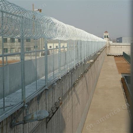 护栏网 隔离网 刺绳围栏网 唯佳金属网 现货齐全 质量保障